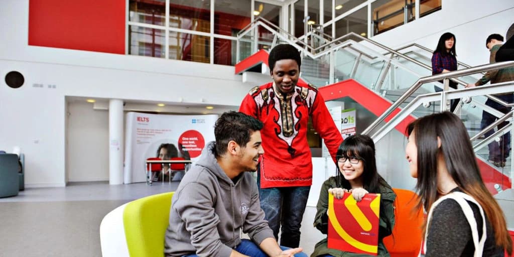Oxford University Applications Fall by 4%